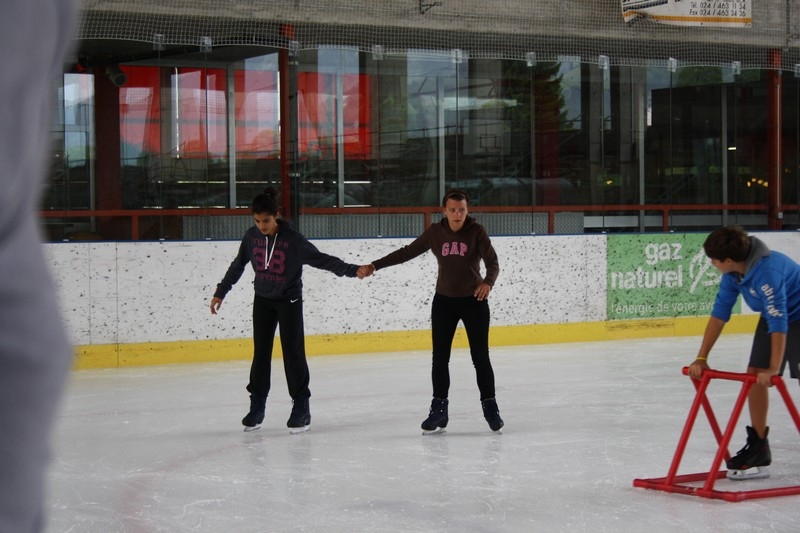 Village Camps International Summer Camp Leysin, Switzerland 2026-08-15 https://www.villagecamps.com/journals_admin/images/693-12-ice skating (25).jpg